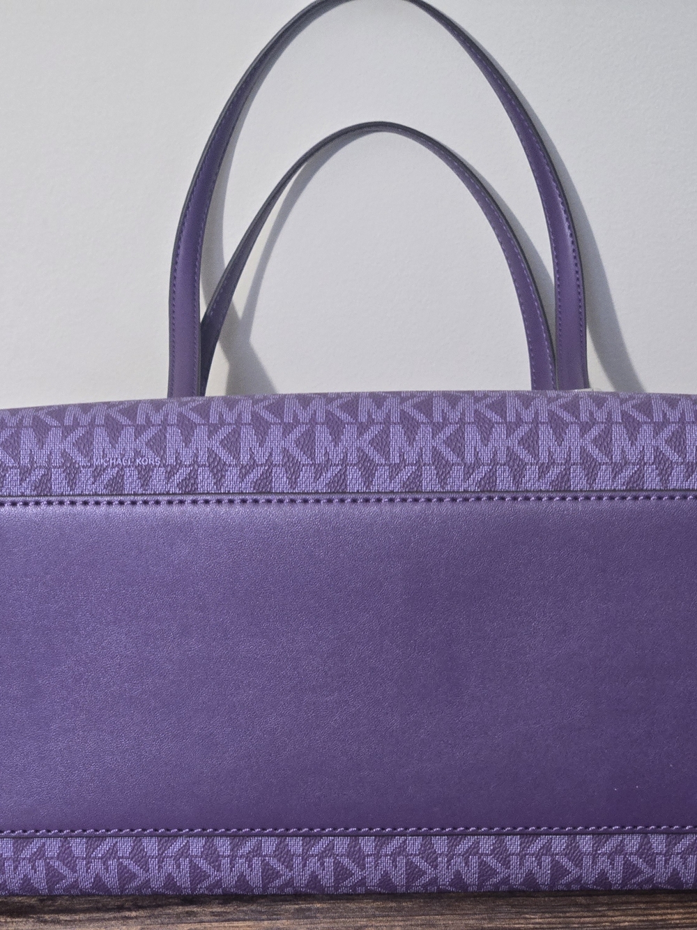 Michael Kors Voyager Colorblock Tote - Picture 5 of 8